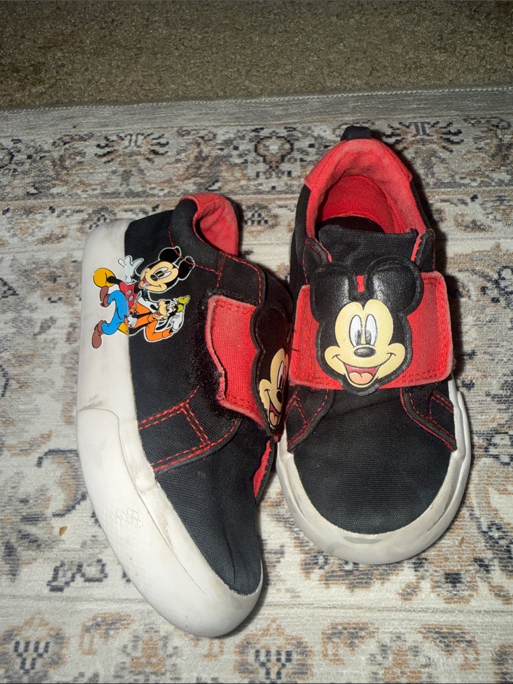 Kids Mickey Mouse goofy Velcro Sneakers sz 9